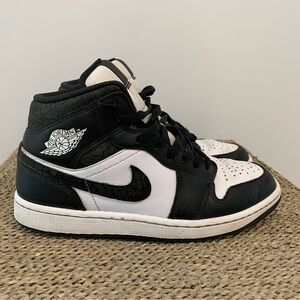 Nike Air Jordan 1 Mid SE Panda Men’s Size 8 Black and White. FB9911-001